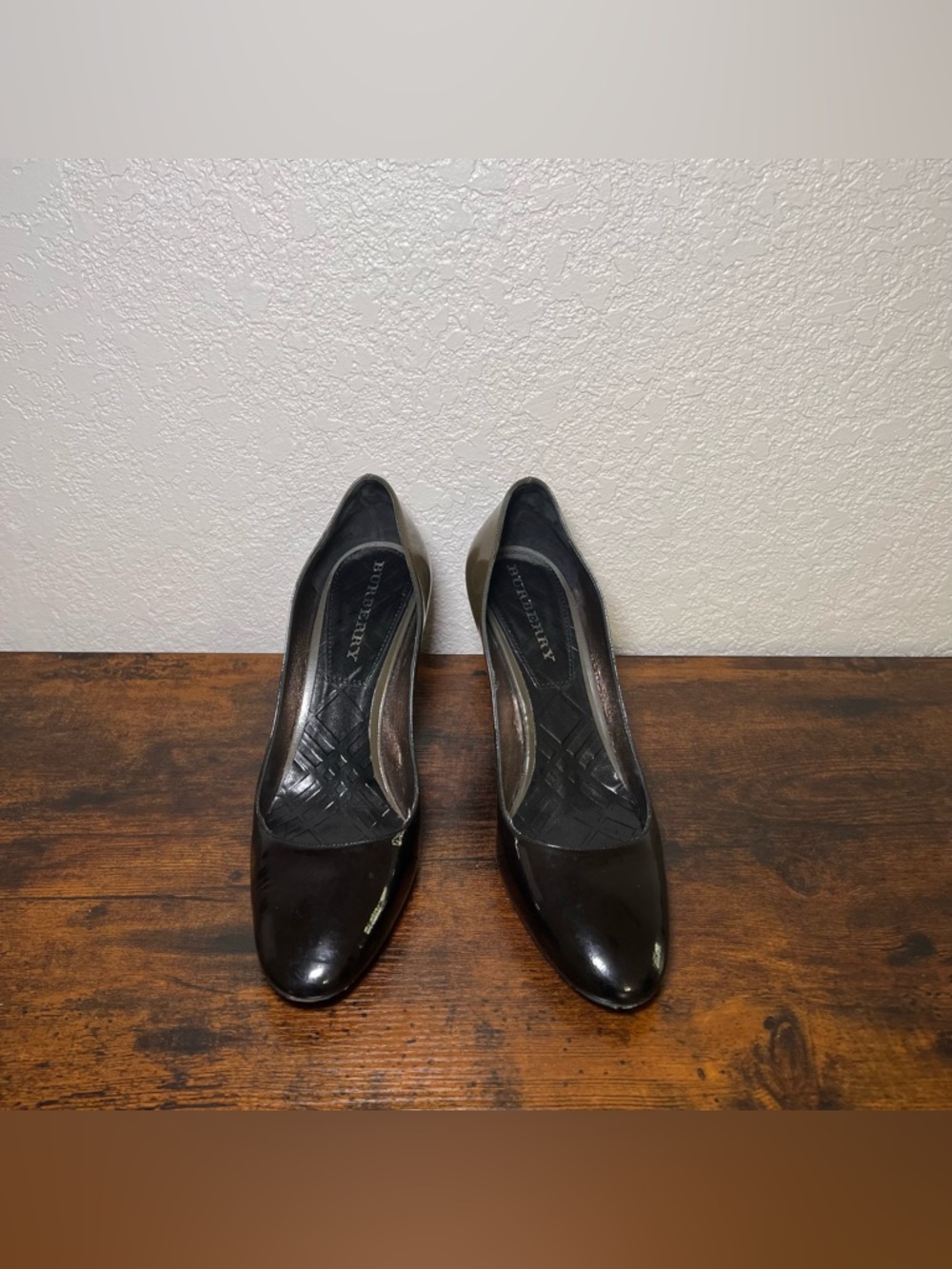 BURBBERY Womens Patent Leather Pumps - Picture 2 of 8